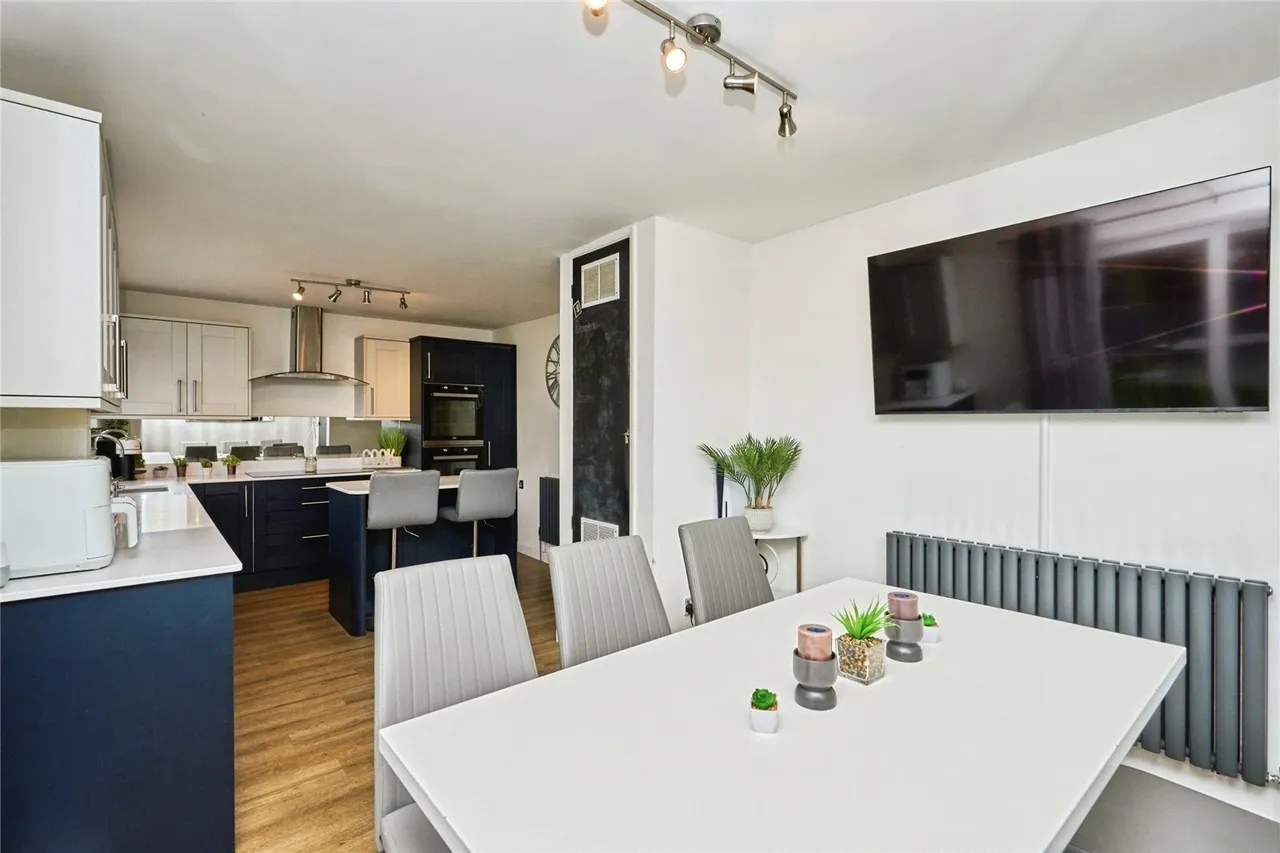 York Avenue, East Cowes, PO32, photo 6