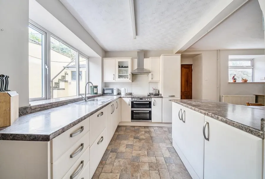Thrupp Lane, Thrupp, GL5, photo 13