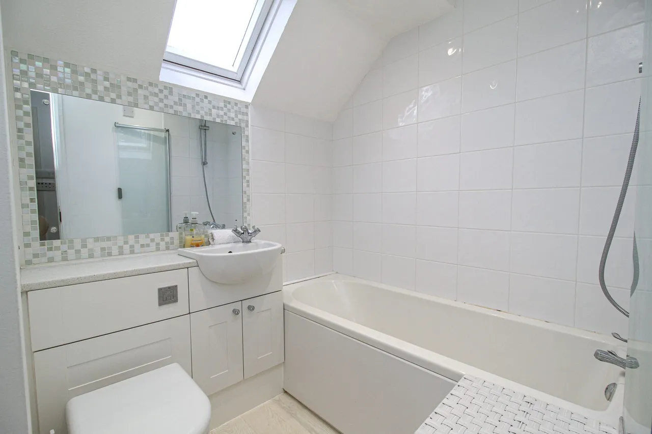 Earlsbourne, Church Crookham, GU52, photo 10
