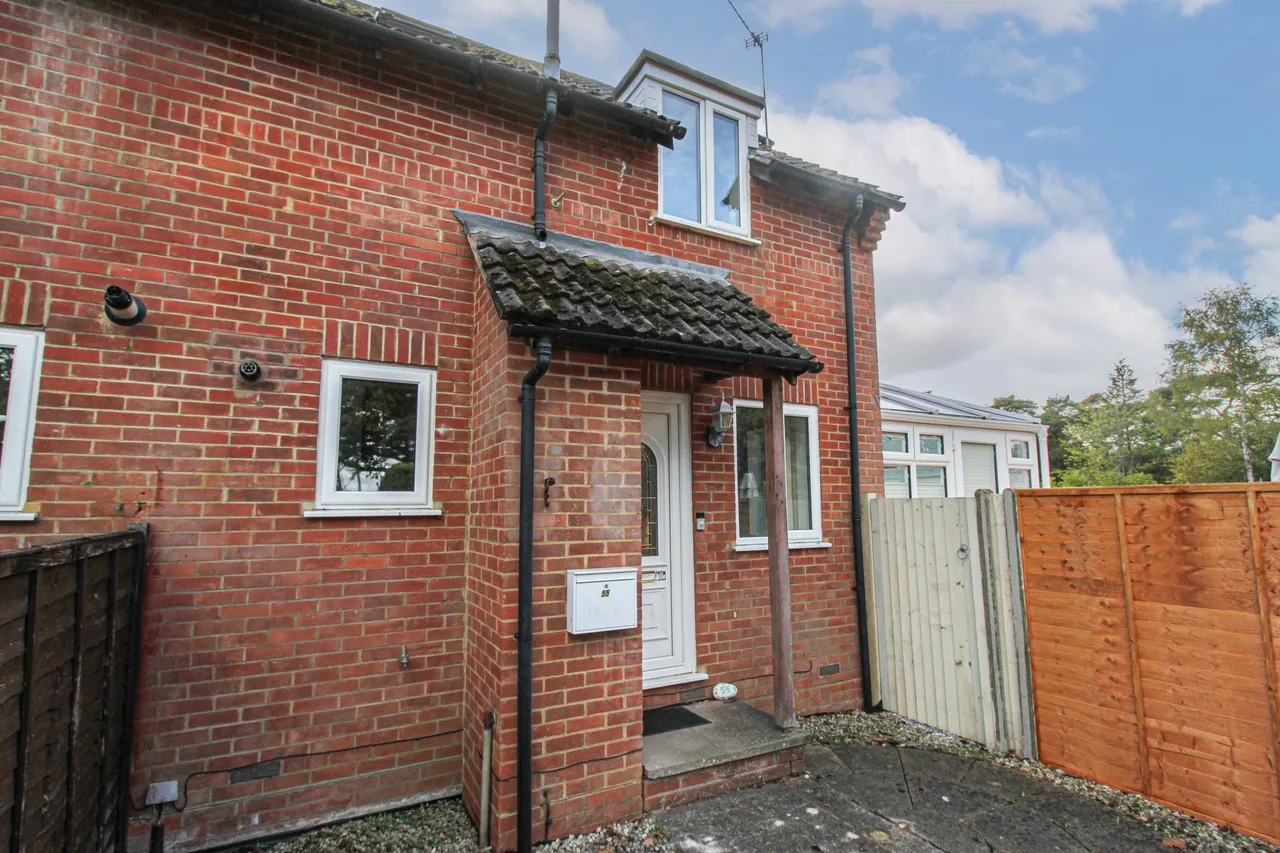 1 bed house for sale, Earlsbourne, Church Crookham, GU52