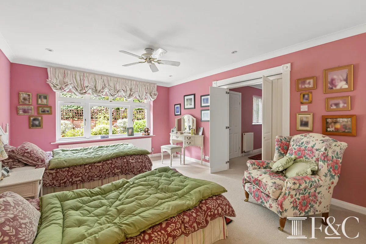 Earleswood, KT11, photo 12