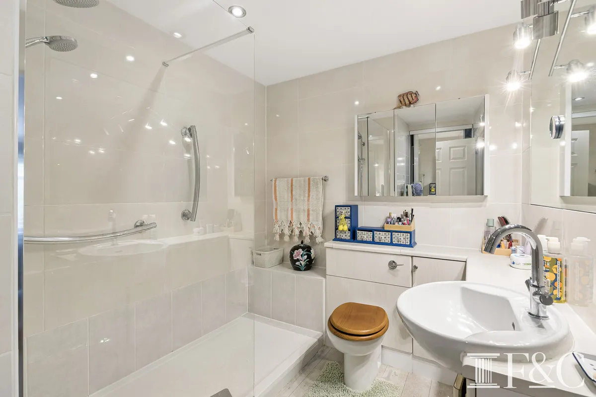 Earleswood, KT11, photo 16