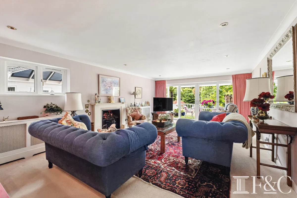 Earleswood, KT11, photo 4