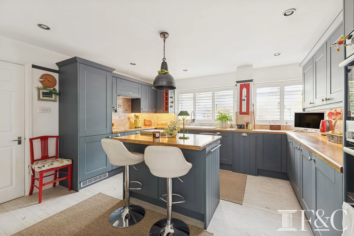 Earleswood, KT11, photo 3