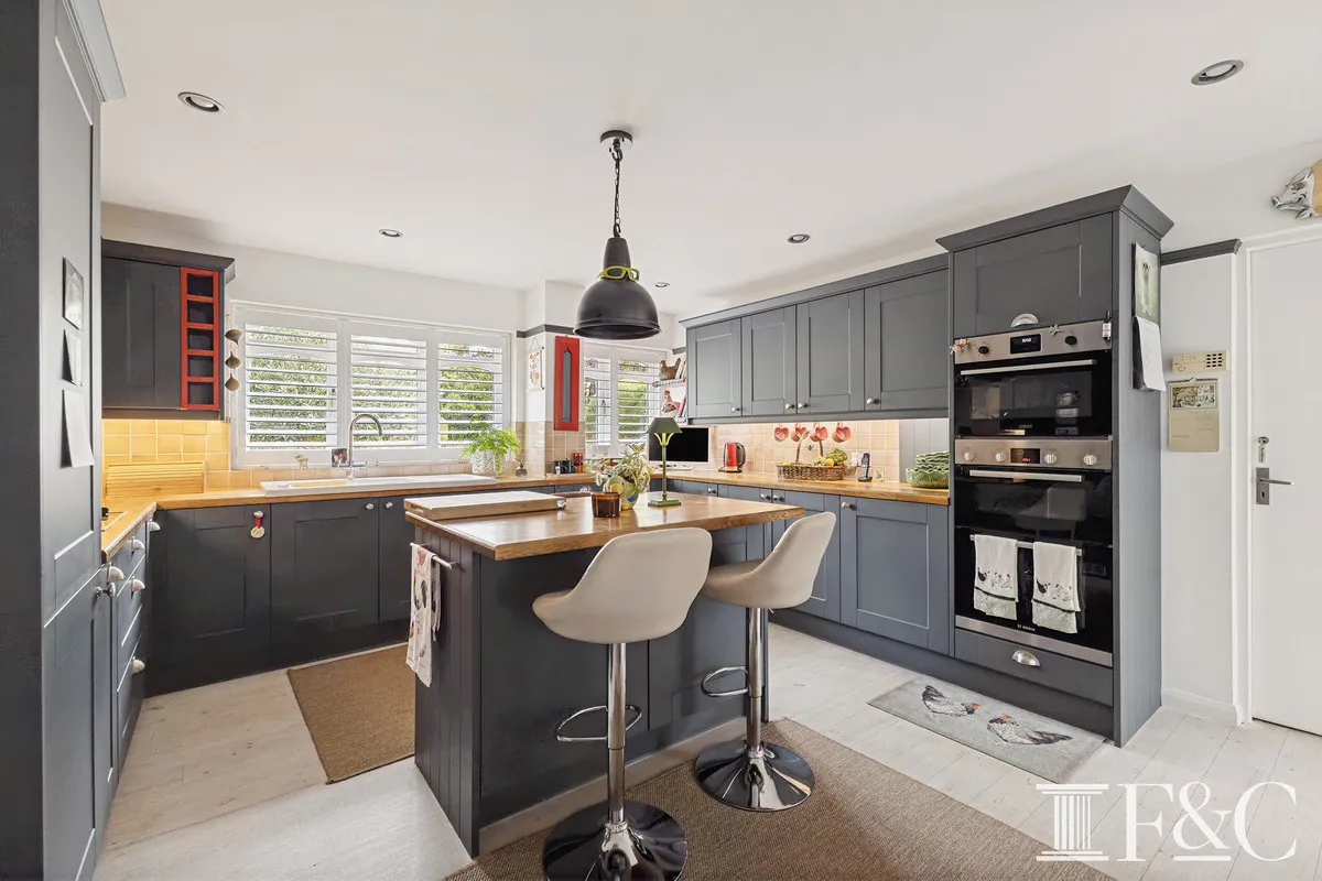 Earleswood, KT11, photo 2