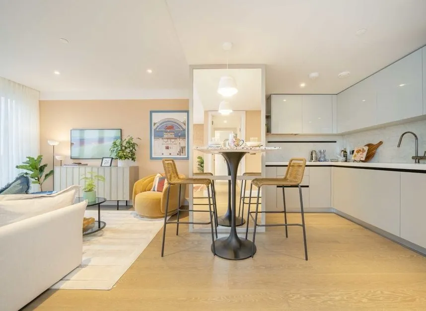3 bed flat for sale, Wood Lane, Shepherds Bush, W12