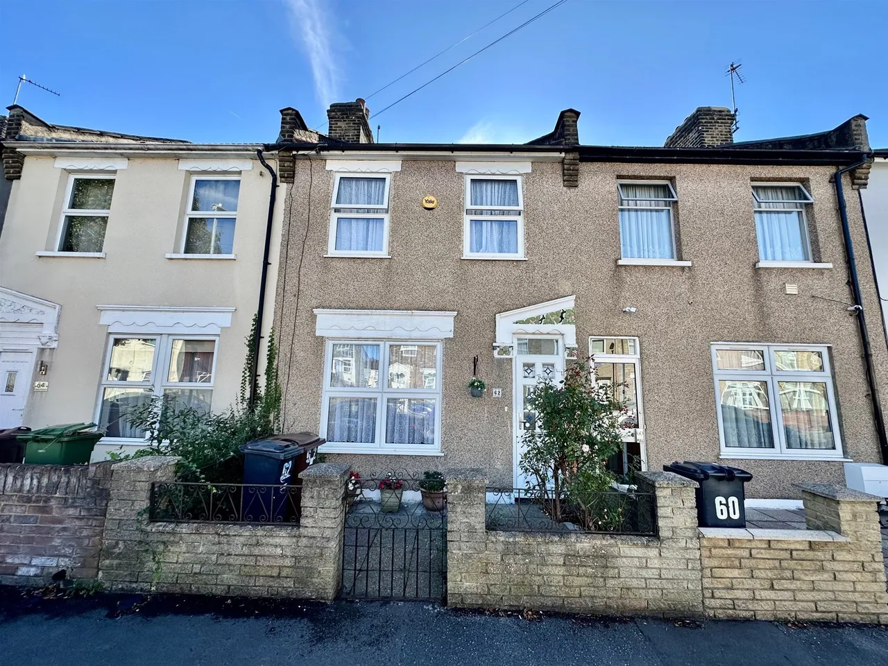3 bed house for sale, Heath Road, Romford, RM6