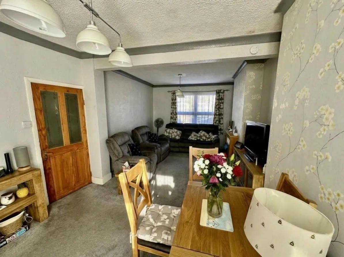 Heath Road, Romford, RM6, photo 3