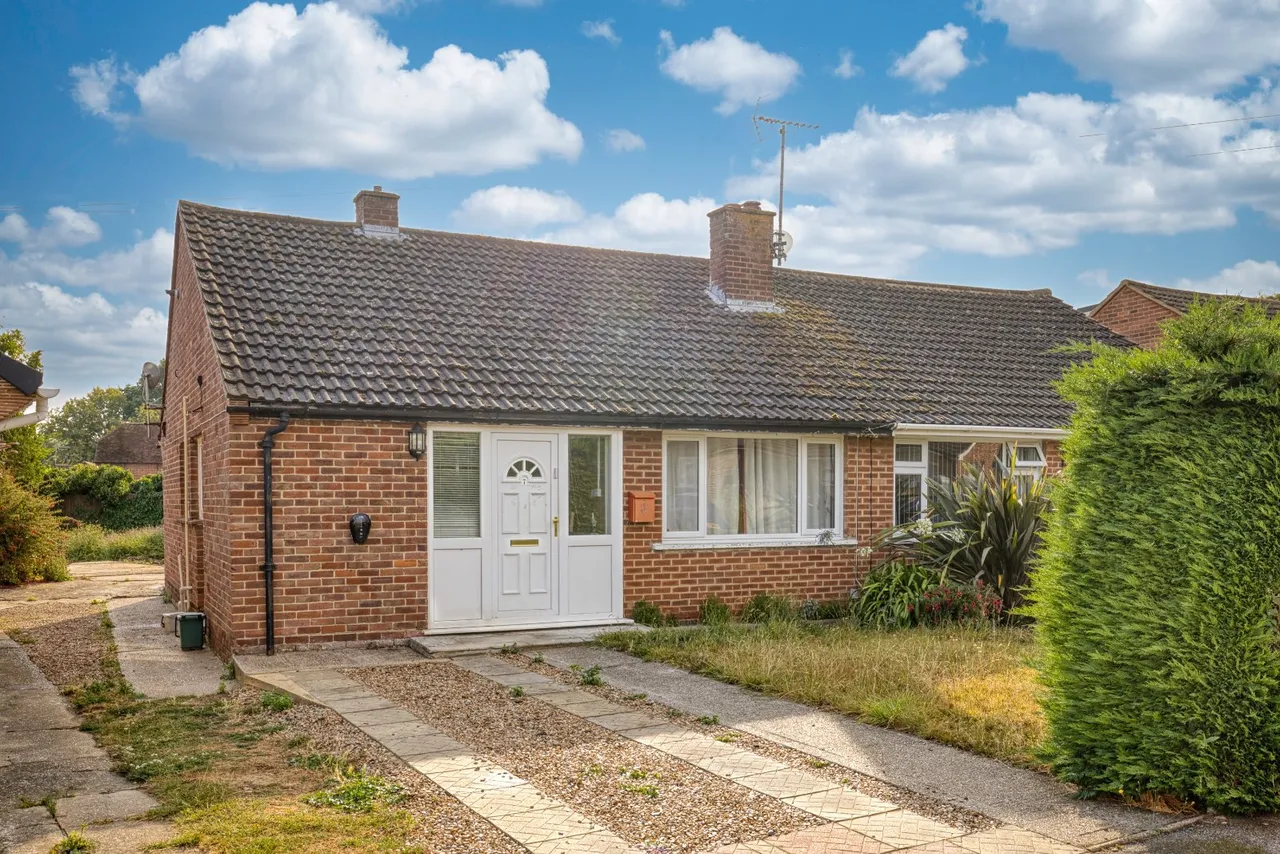 2 bed house for sale, Oxenden Crescent, Wingham, CT3