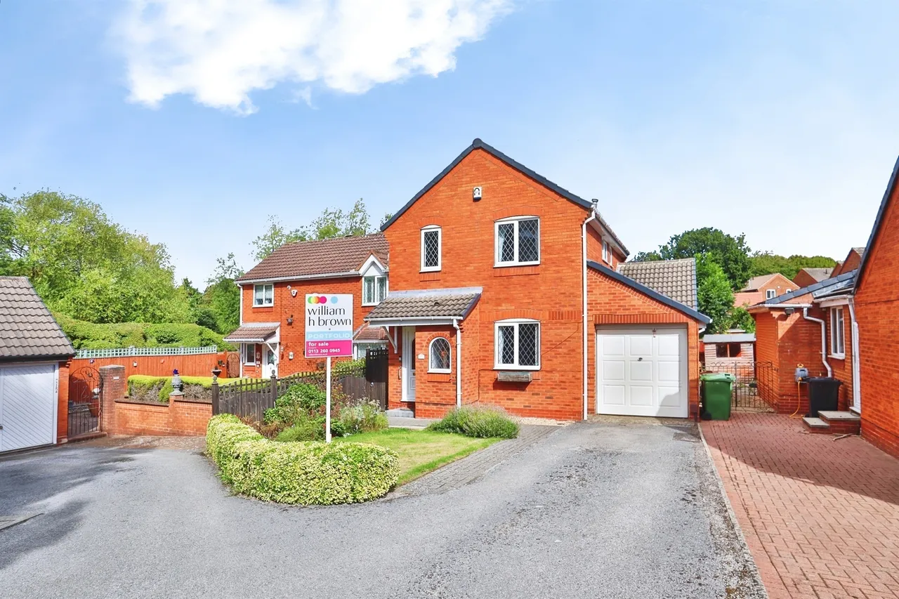3 bed house for sale — Kirkfield Drive, Leeds