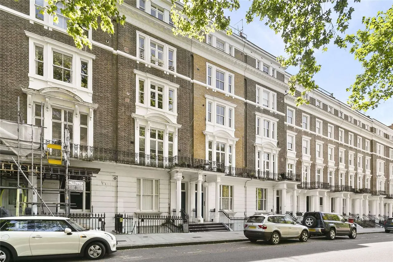 1 bed flat for sale — Ladbroke Square, London, W11 3NA
