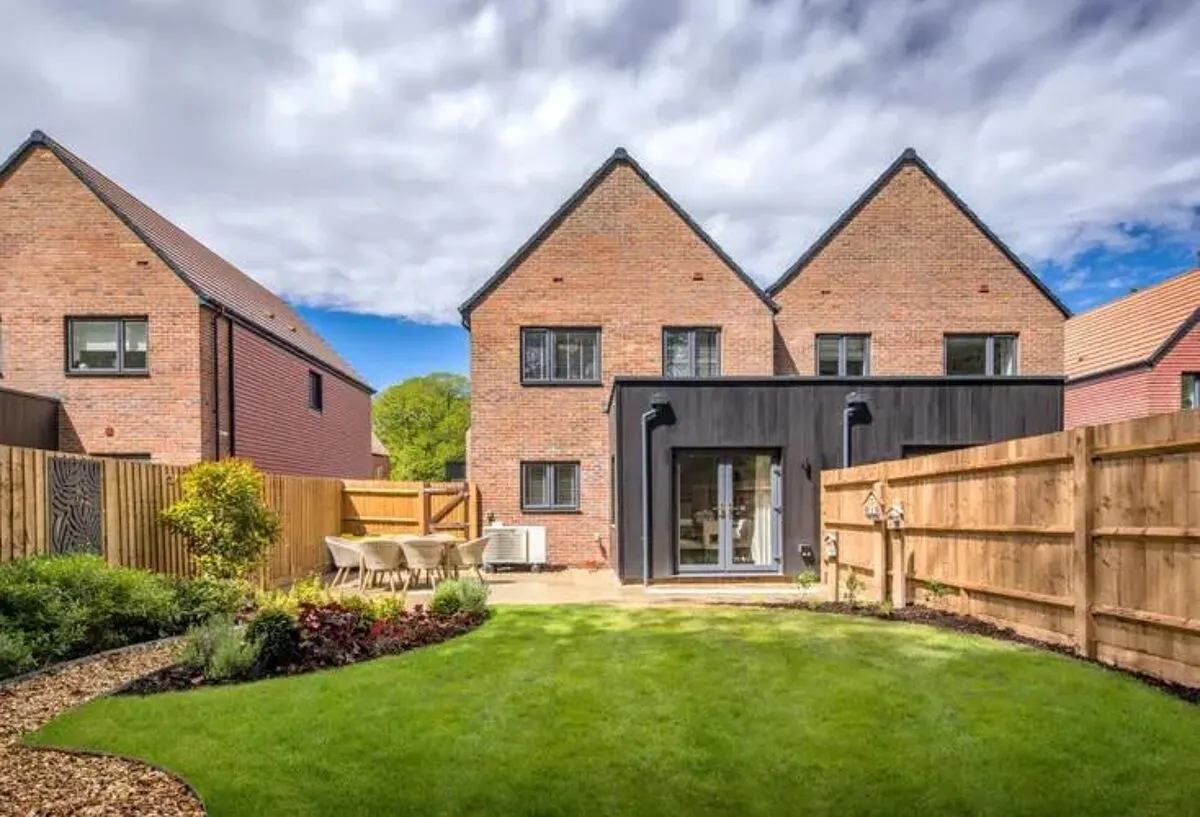 Brooklands Grove, Weybridge, KT13, photo 12