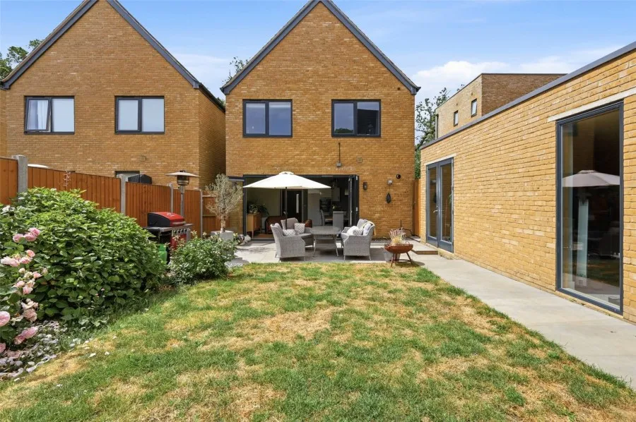 with 4 bedrooms in Newhall, Harlow, CM17, photo 10