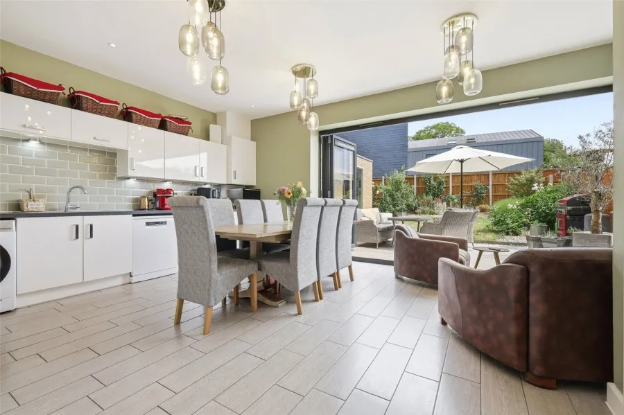 with 4 bedrooms in Newhall, Harlow, CM17, photo 3