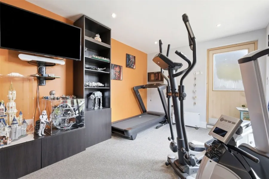 with 4 bedrooms in Newhall, Harlow, CM17, photo 6