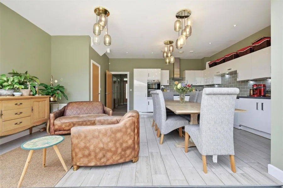 with 4 bedrooms in Newhall, Harlow, CM17, photo 5