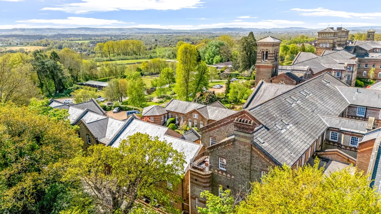 3 bed property for sale, Southdowns Park, Haywards Heath, RH16