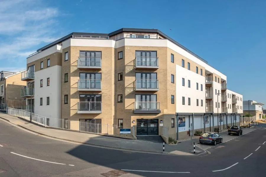 2 bed flat for sale, Castle Street, East Cowes, PO32