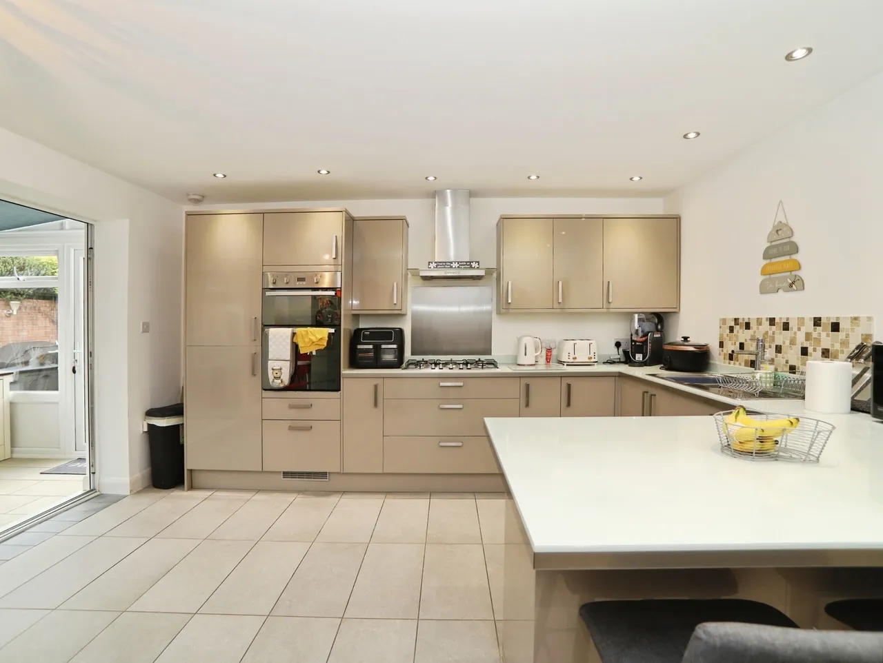 Harlech Drive, NP10, photo 6