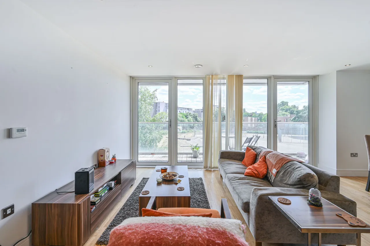 207 The Crescent, 2 Seager Place, London, photo 2