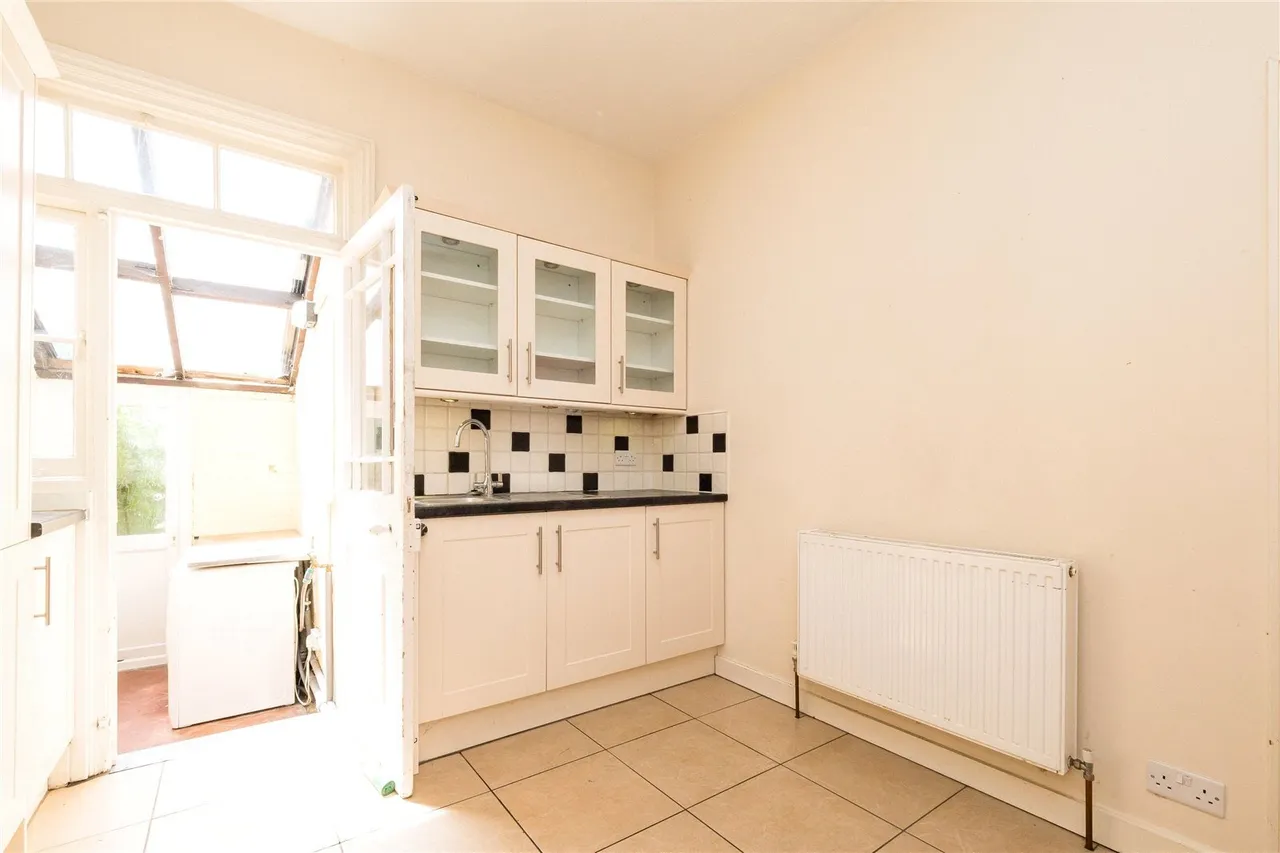 Cromer Road, London, E10, photo 17