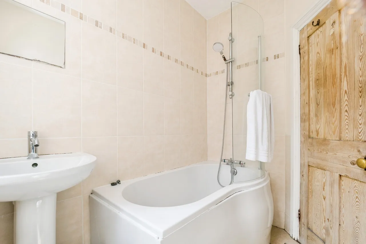 Cromer Road, London, E10, photo 8