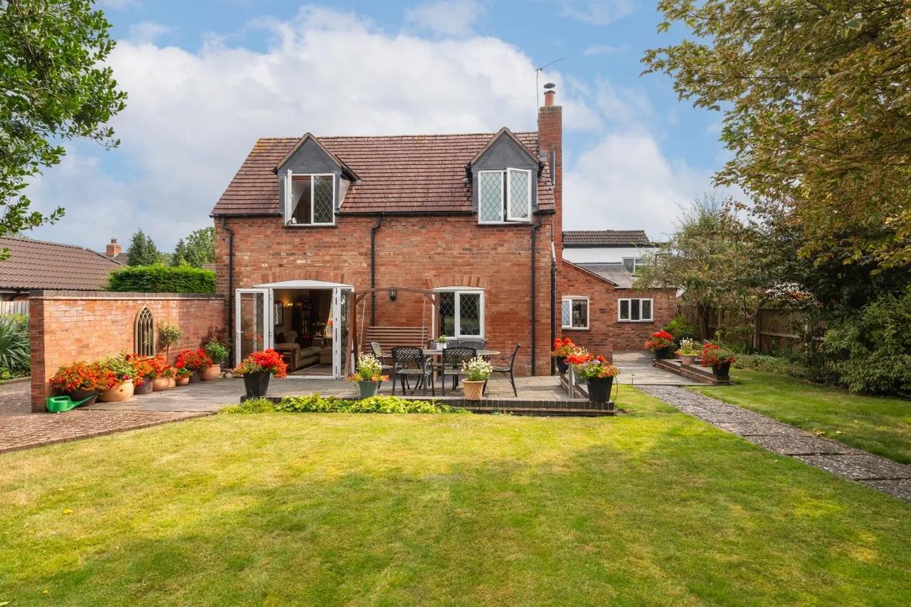 Hawthorne Gardens, Church Road, Long Itchington, photo 4