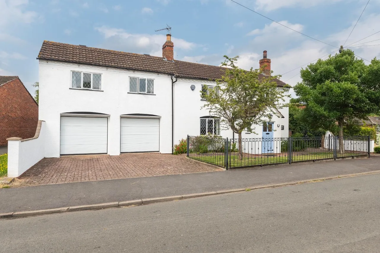 4 bed house for sale — Hawthorne Gardens, Church Road, Long Itchington