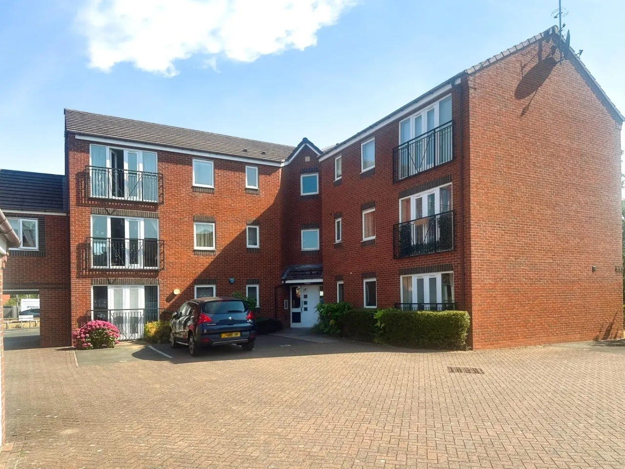 2 bed flat for sale — Saville Close, Wellington, Telford TF1 2DG