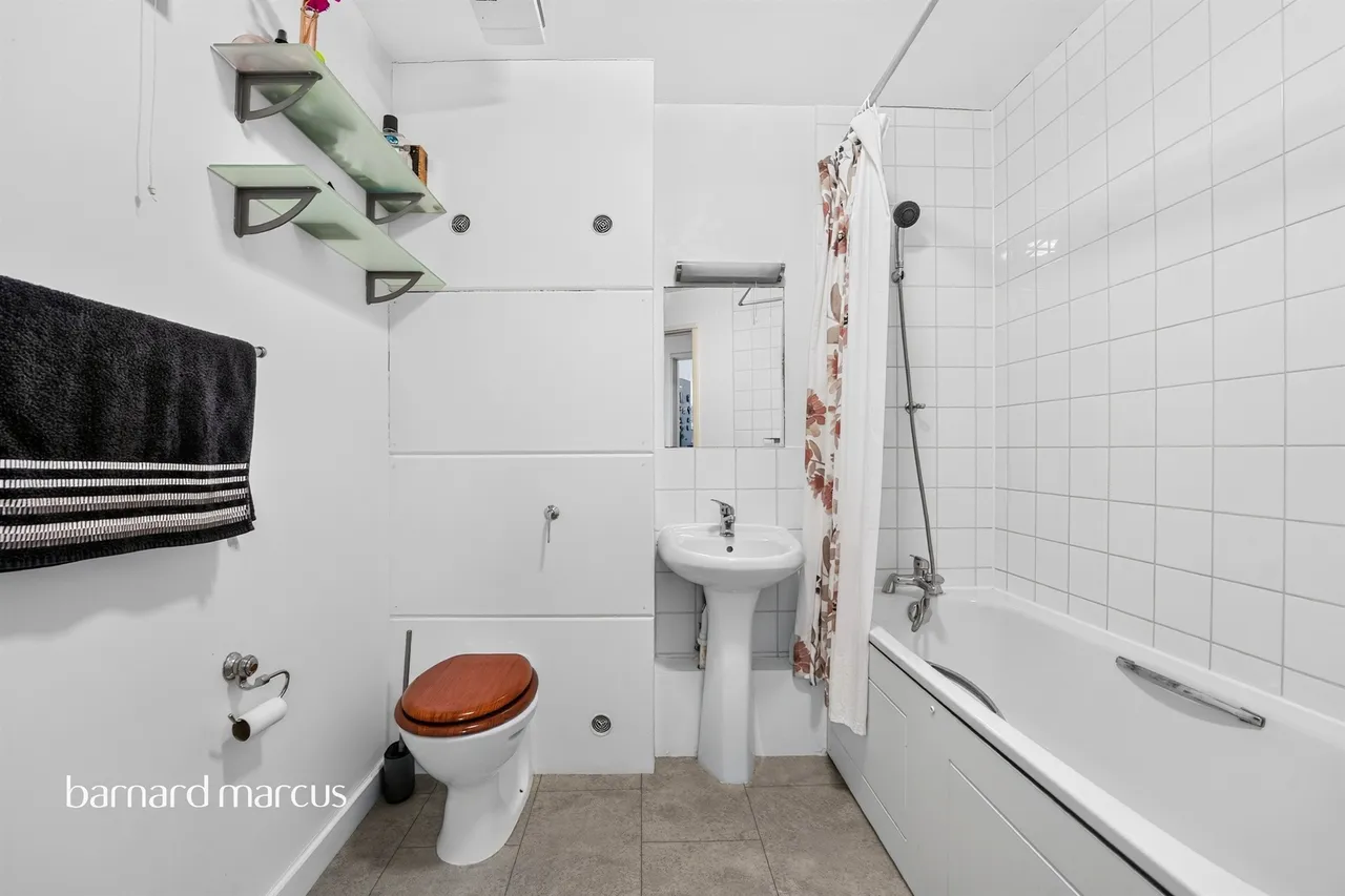 New Park Road, London, SW2, photo 8