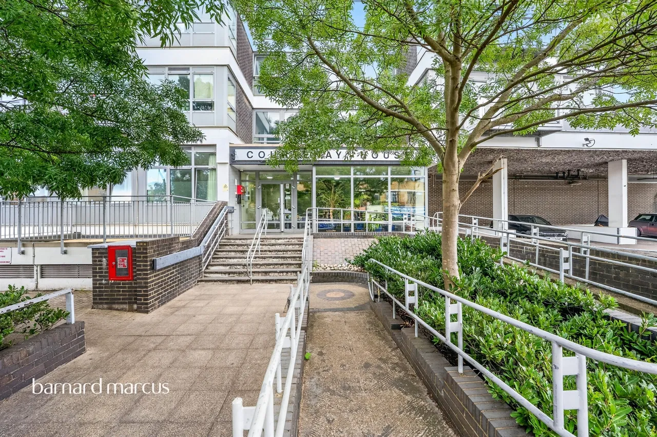 New Park Road, London, SW2, photo 10