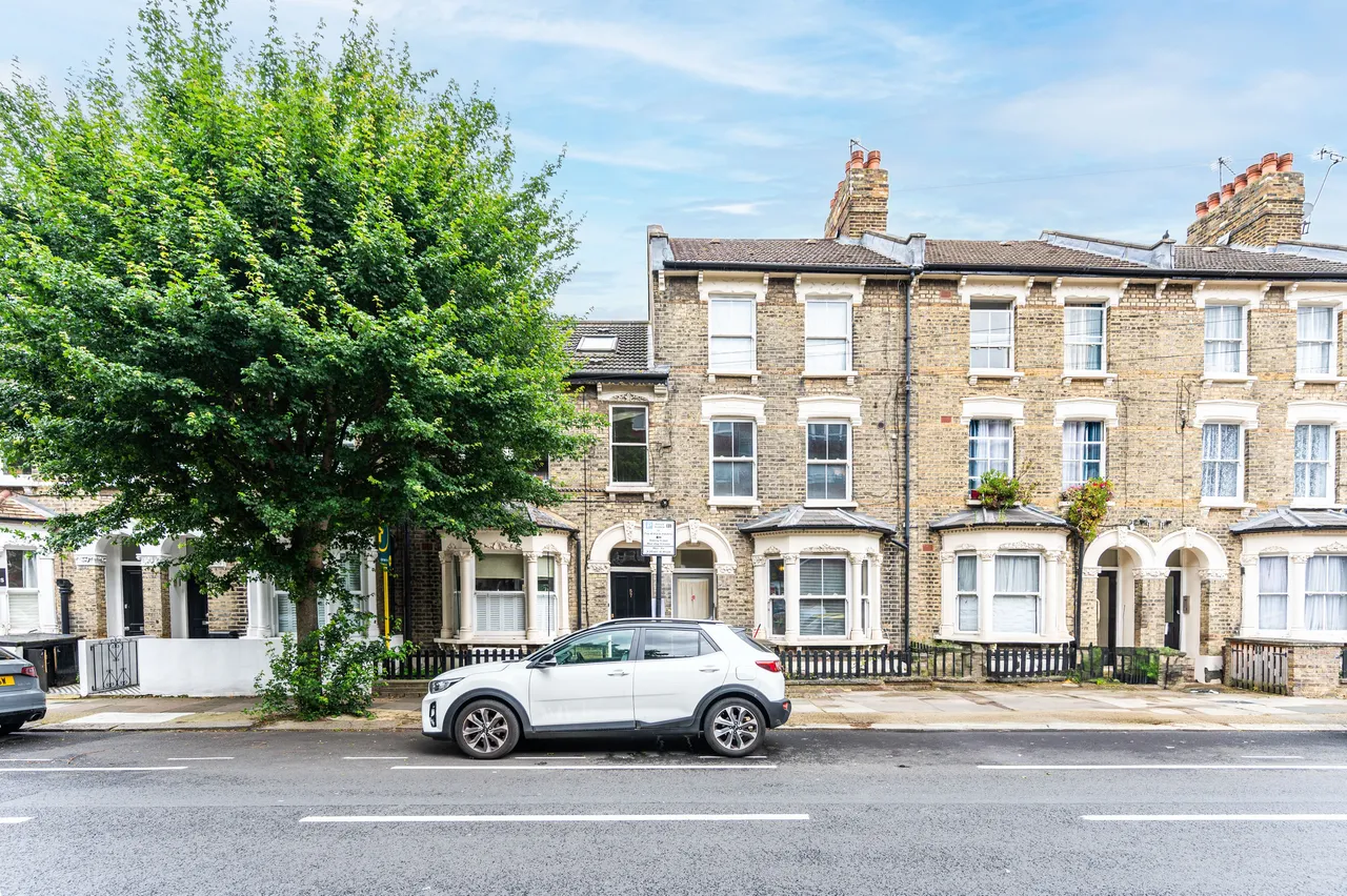 2 bed flat to rent, London, SW11