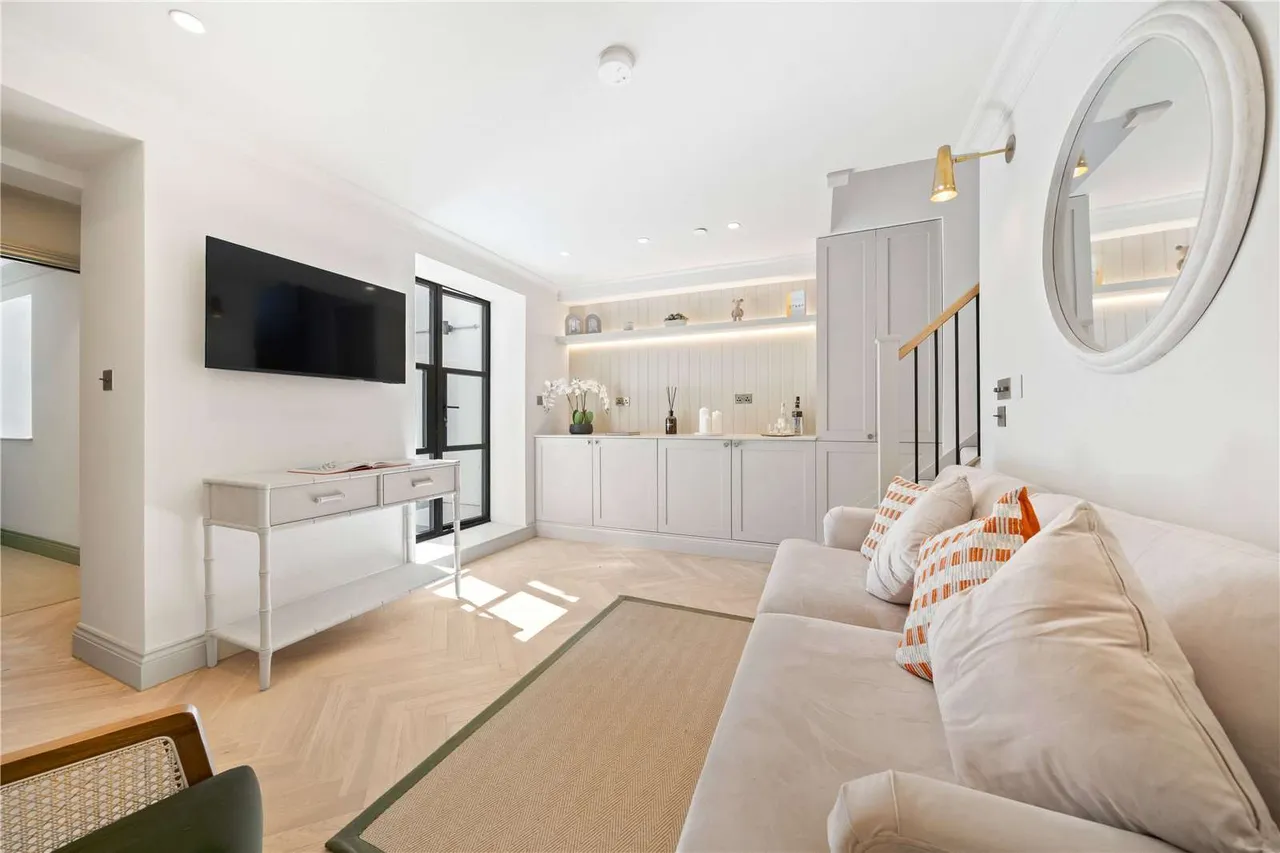 Battersea Park Road, London, SW11 4LW, photo 3
