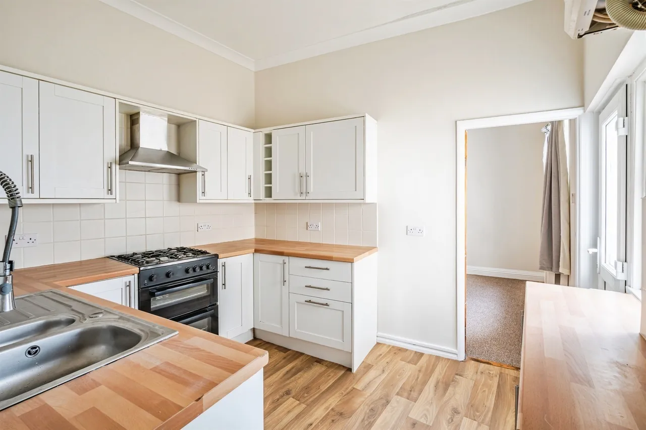 2 bed flat for sale — Pelham Road, Seaford