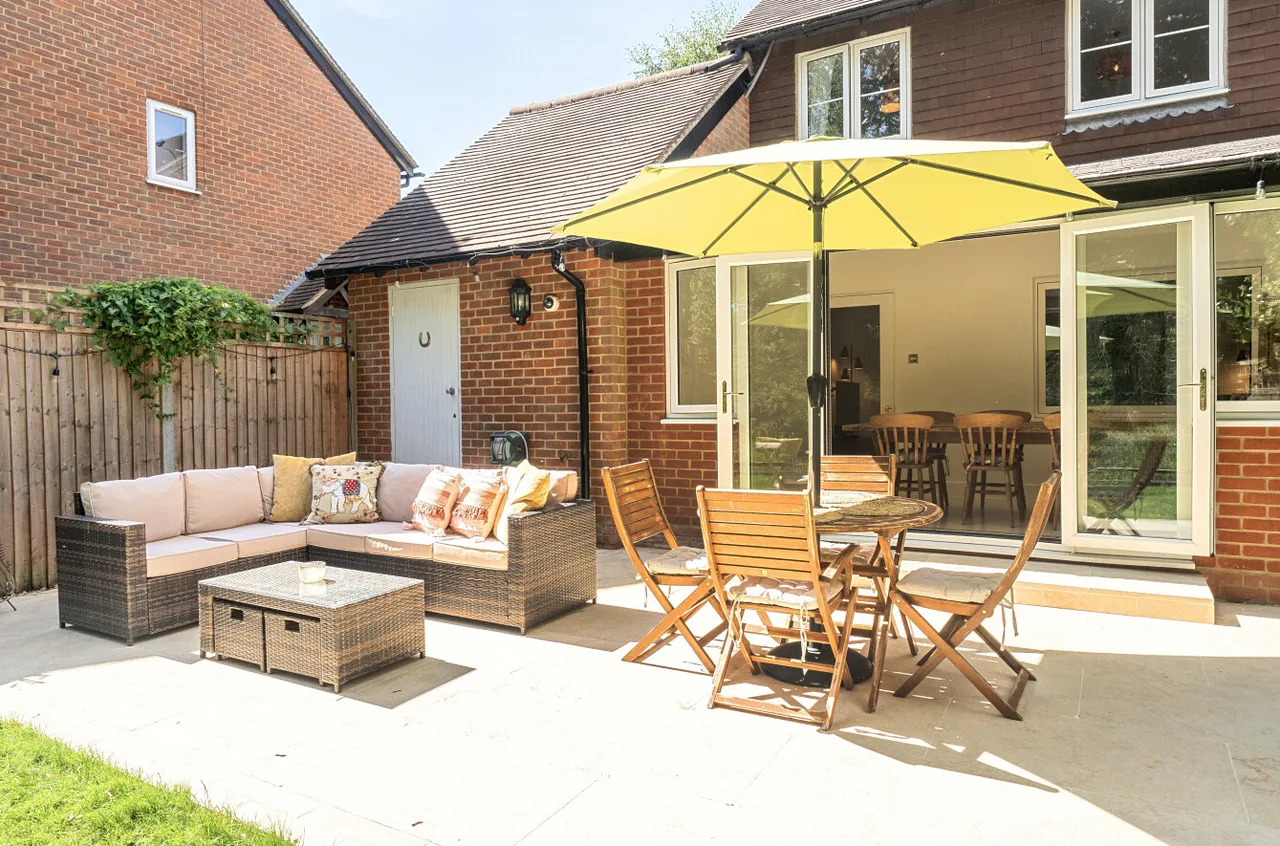 Eggars Field, Bentley, Farnham, Hampshire, GU10 5LD, photo 14