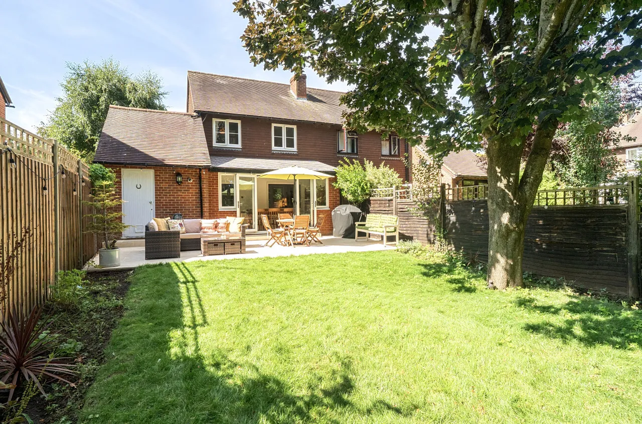 Eggars Field, Bentley, Farnham, Hampshire, GU10 5LD, photo 15