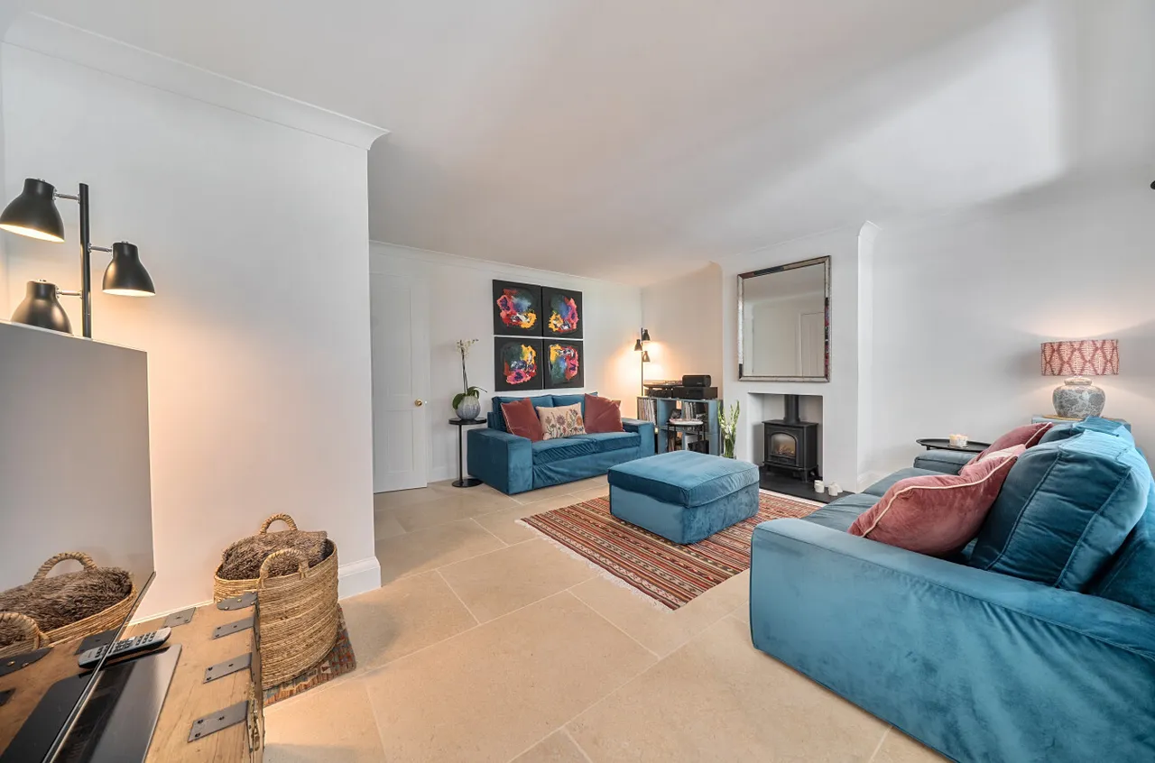 Eggars Field, Bentley, Farnham, Hampshire, GU10 5LD, photo 10