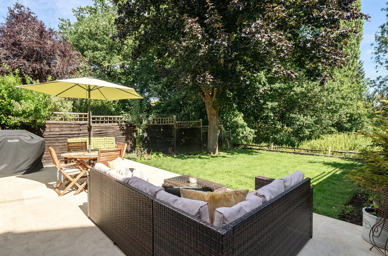Eggars Field, Bentley, Farnham, Hampshire, GU10 5LD, photo 5