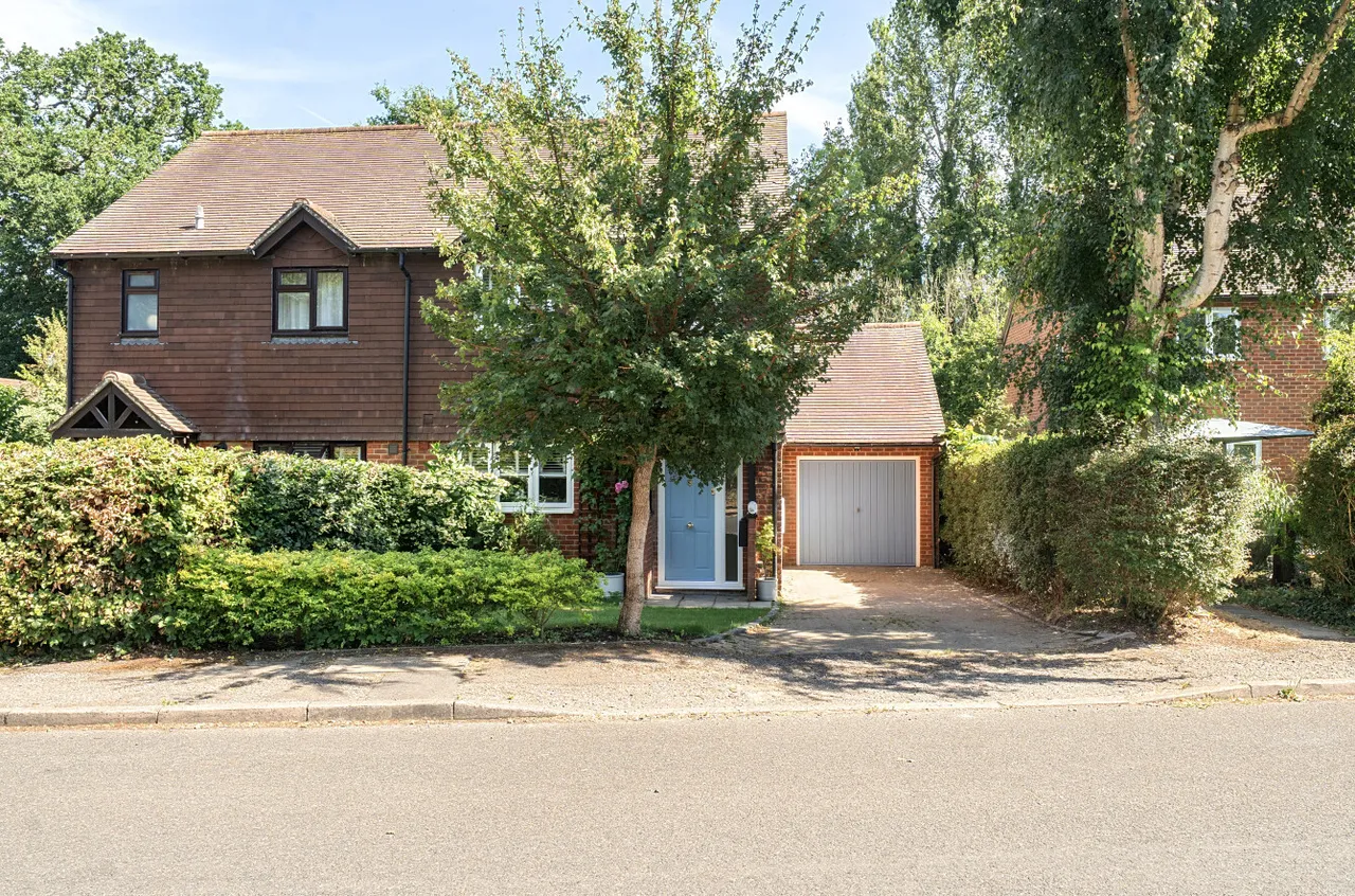 Eggars Field, Bentley, Farnham, Hampshire, GU10 5LD, photo 13