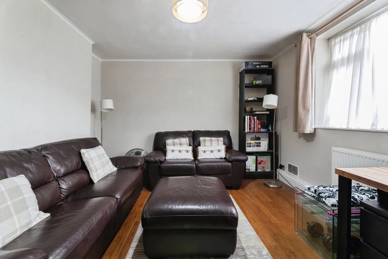 Claybury Broadway, Ilford, IG5, photo 5