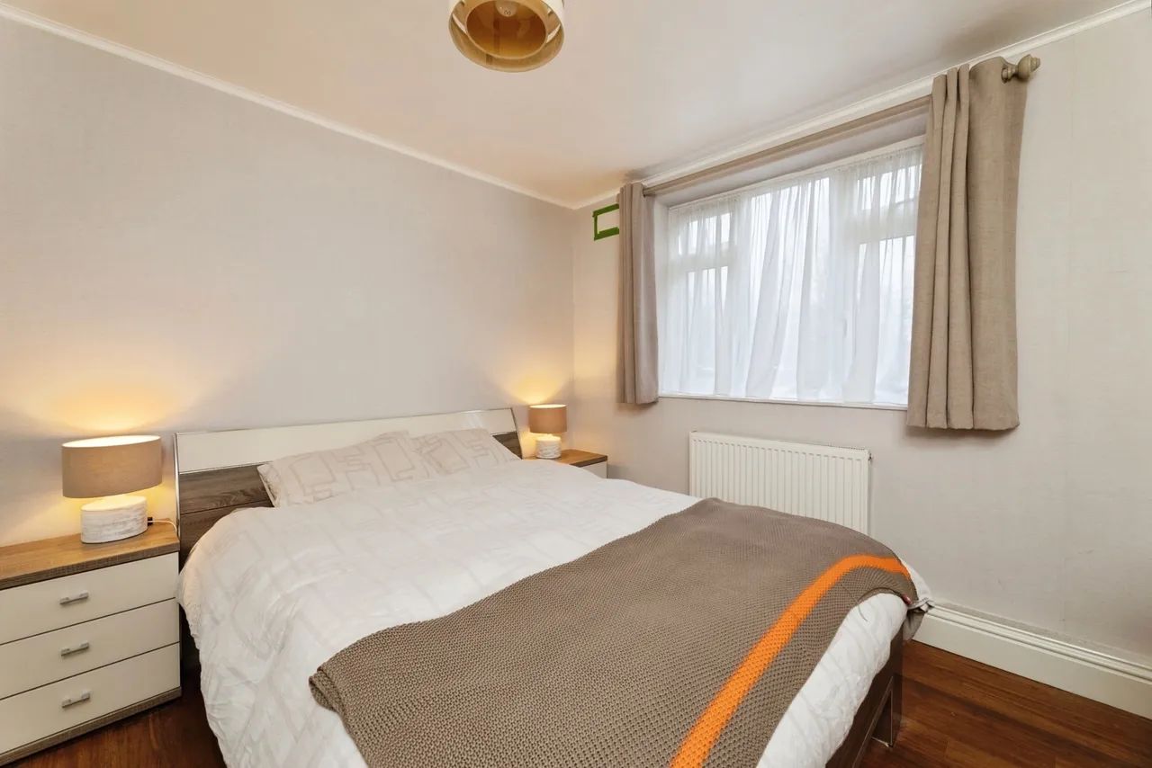 Claybury Broadway, Ilford, IG5, photo 11