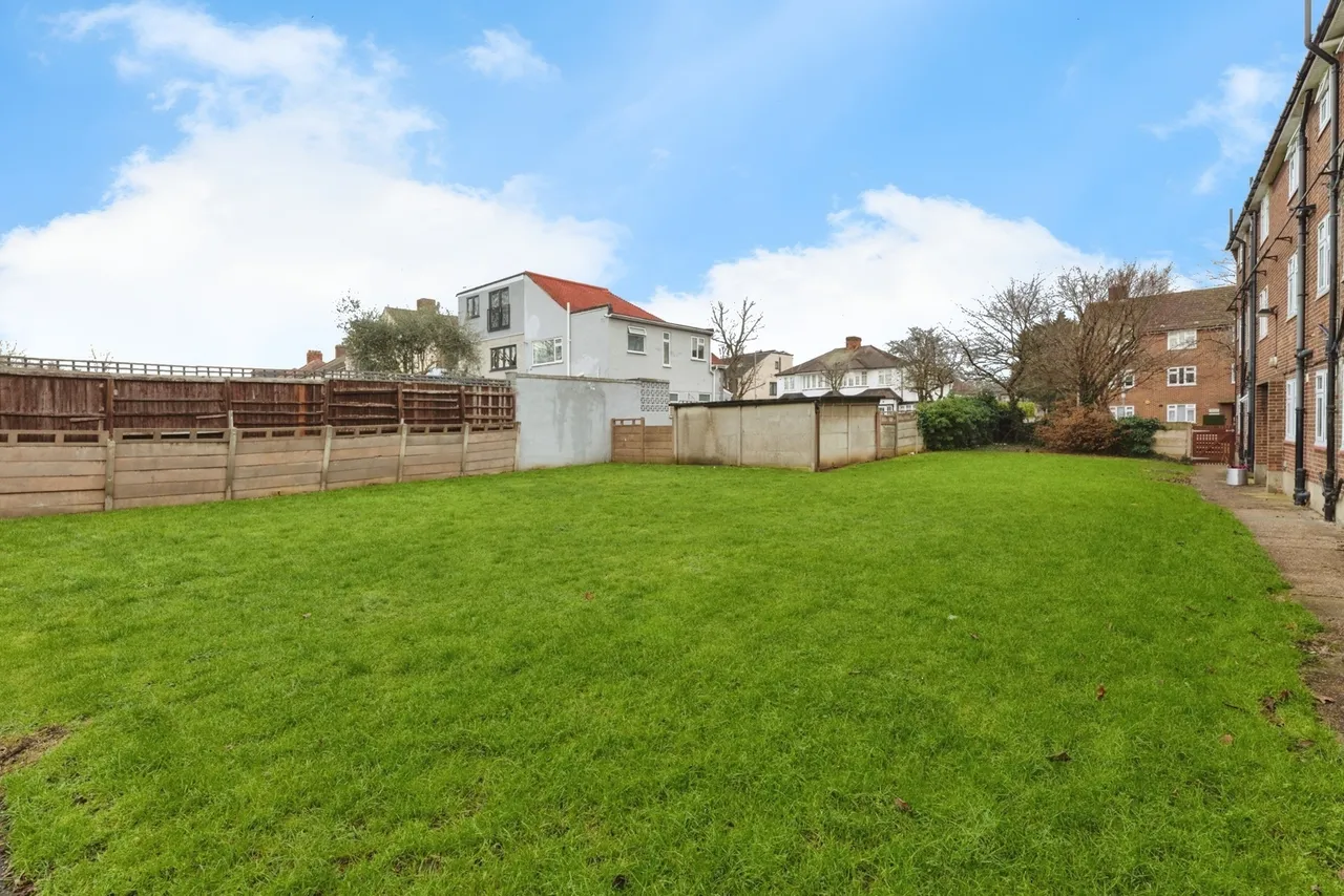 Claybury Broadway, Ilford, IG5, photo 16