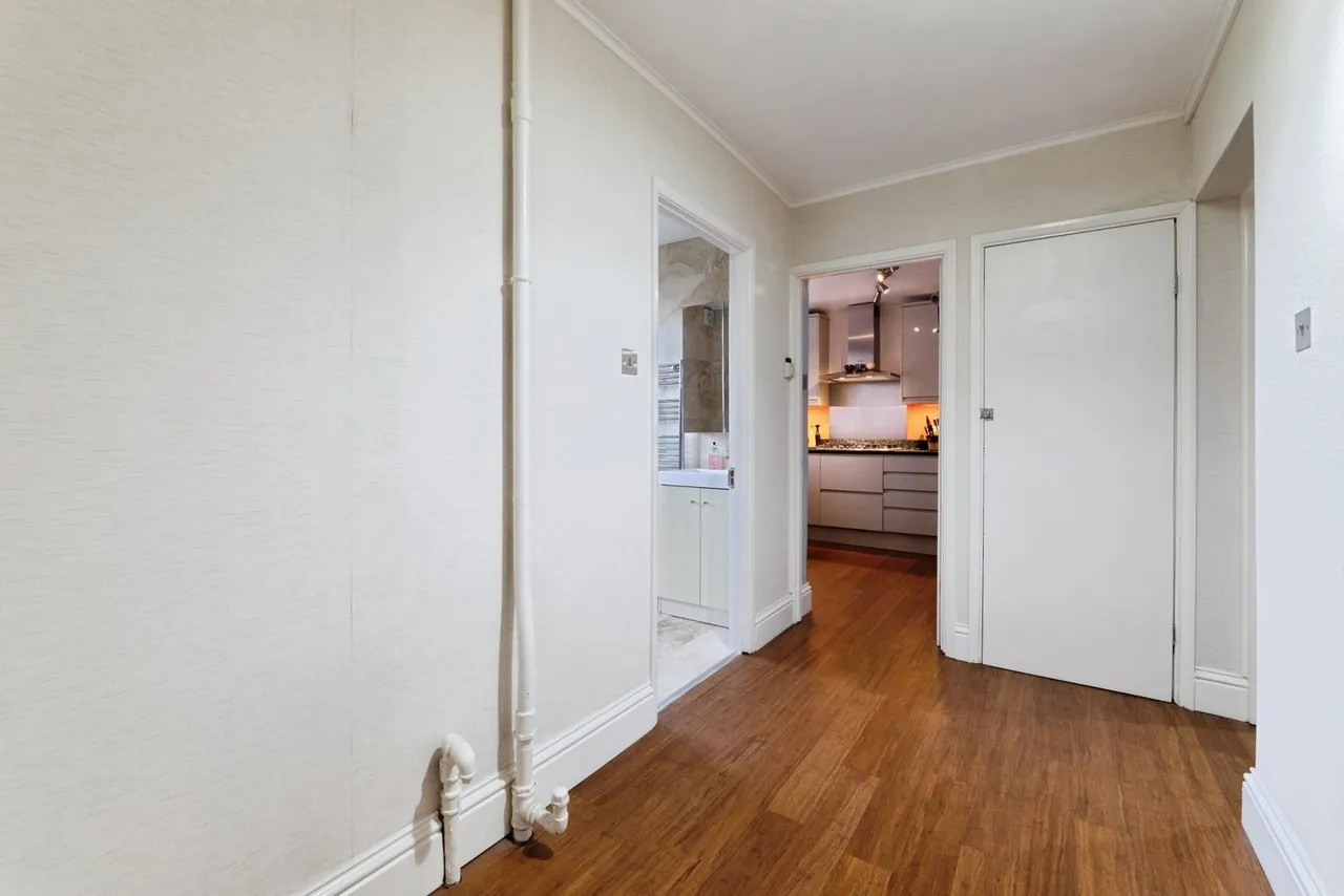 Claybury Broadway, Ilford, IG5, photo 8