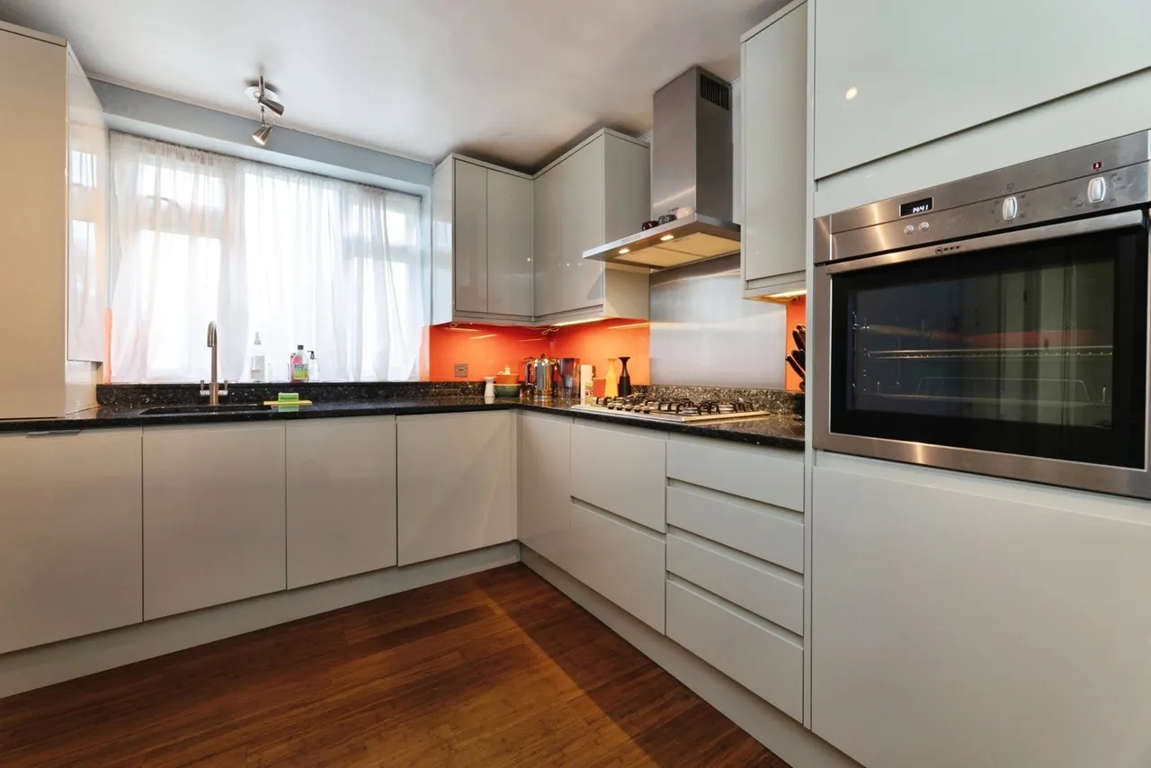 Claybury Broadway, Ilford, IG5, photo 6