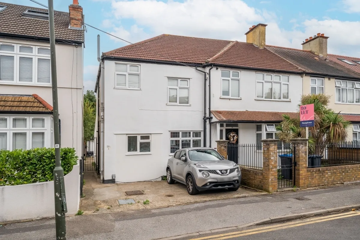 2 bed flat to rent, Chestnut Road, London, SW20