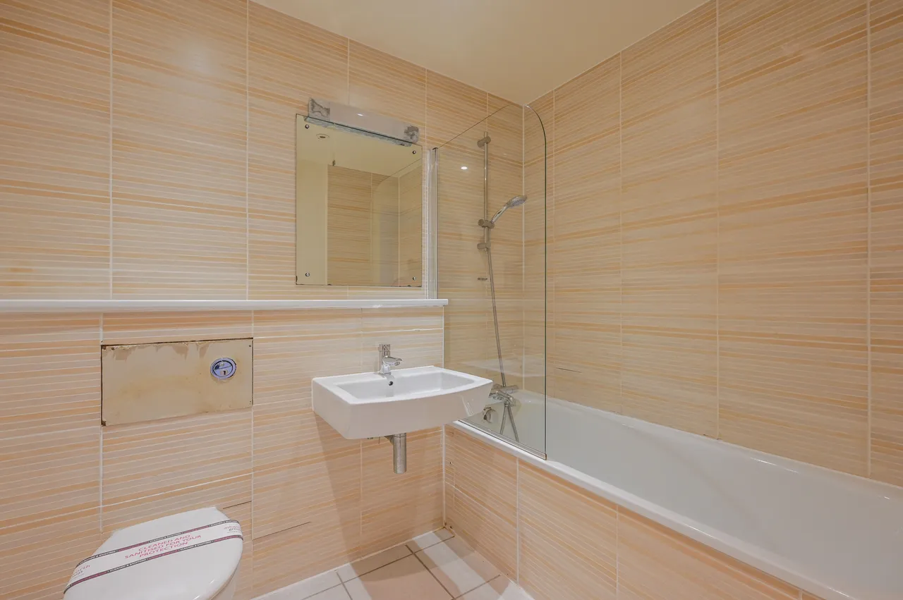 London, E14, photo 5