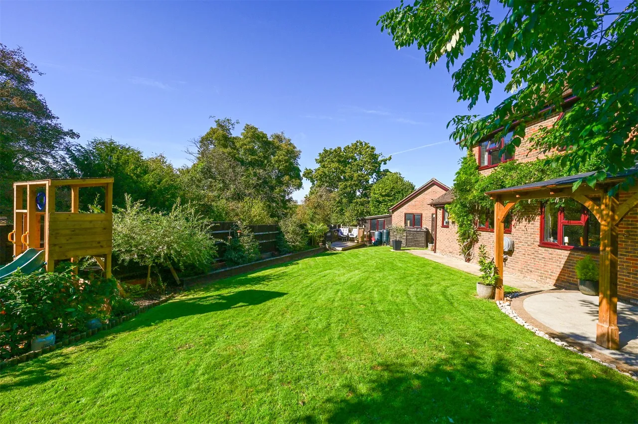 Ferrell Field, Hook, Hampshire, RG27 9SZ, photo 11