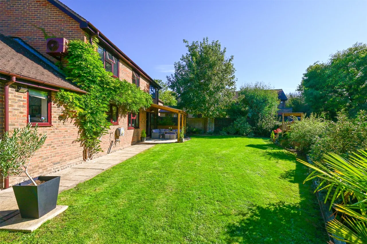 Ferrell Field, Hook, Hampshire, RG27 9SZ, photo 9
