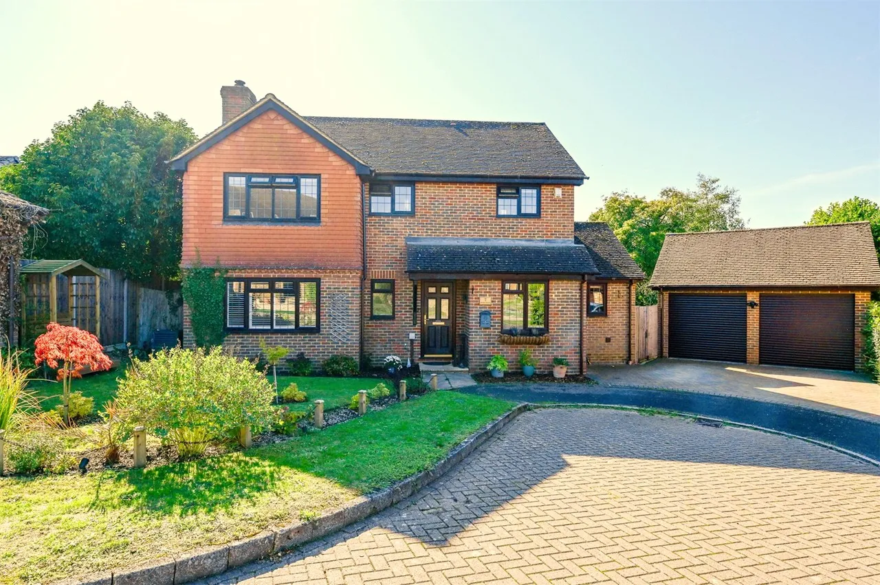 4 bed house for sale — Ferrell Field, Hook, Hampshire, RG27 9SZ