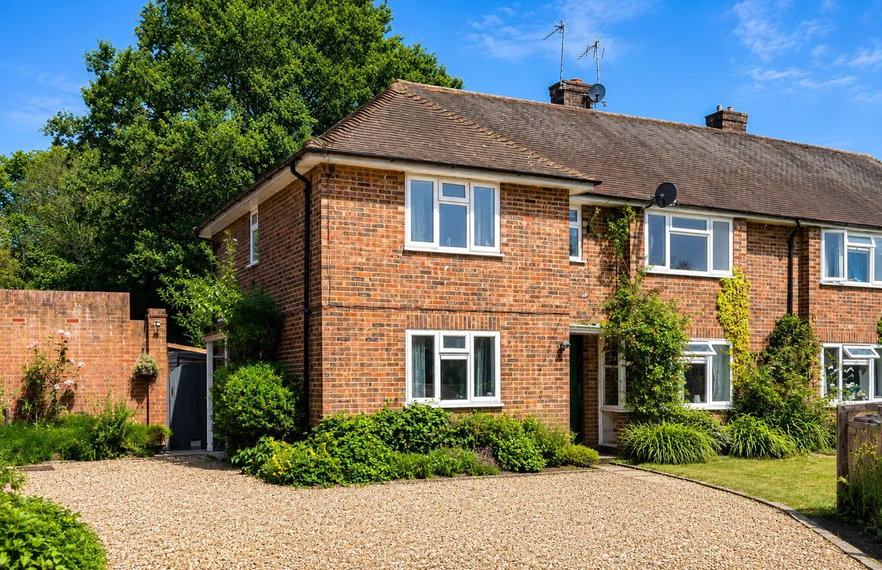 2 bed flat for sale, Old Lane, Cobham, KT11